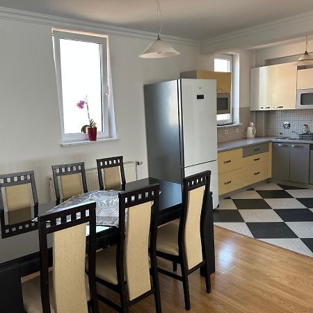 Spacious 3-Bedroom Condo Next To City Center Pristina Eksteriør billede