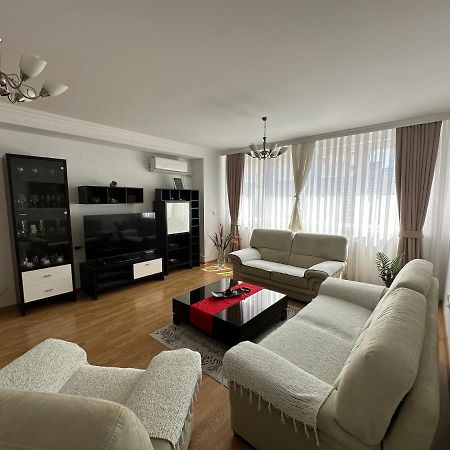 Spacious 3-Bedroom Condo Next To City Center Pristina Eksteriør billede