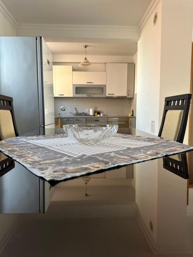 Spacious 3-Bedroom Condo Next To City Center Pristina Eksteriør billede
