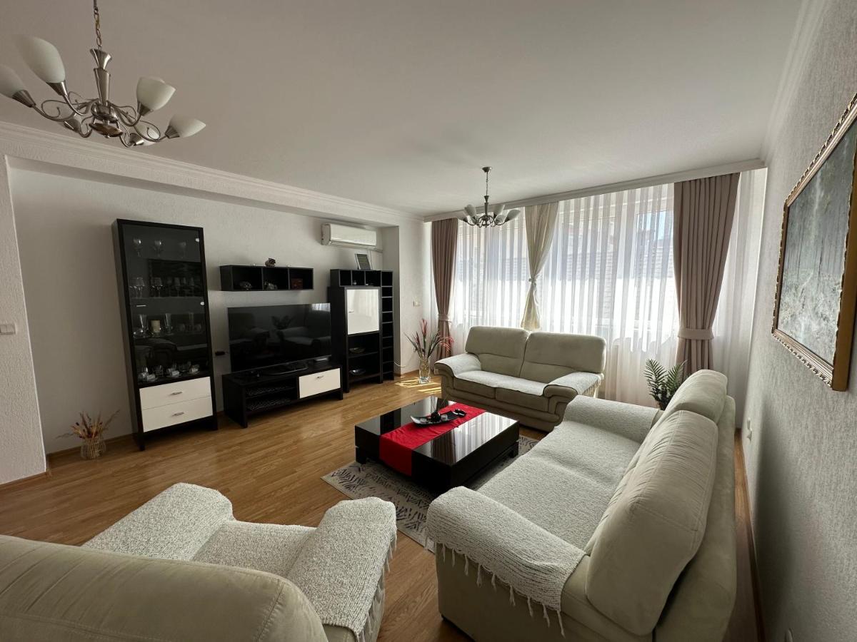 Spacious 3-Bedroom Condo Next To City Center Pristina Eksteriør billede
