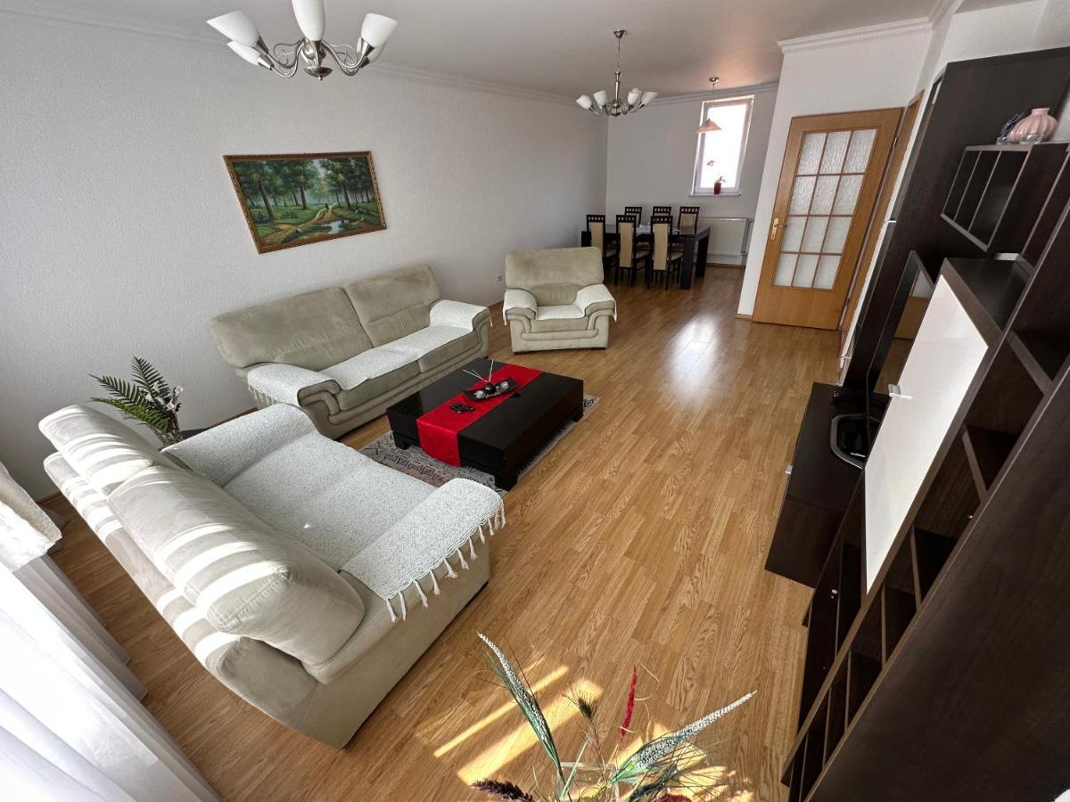 Spacious 3-Bedroom Condo Next To City Center Pristina Eksteriør billede