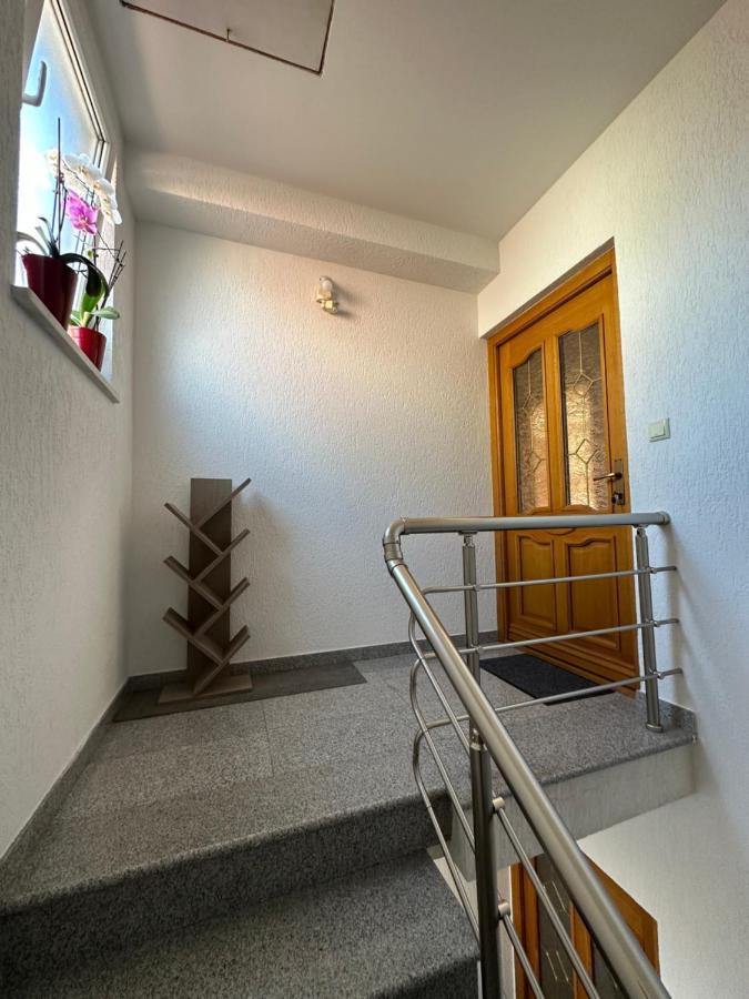 Spacious 3-Bedroom Condo Next To City Center Pristina Eksteriør billede