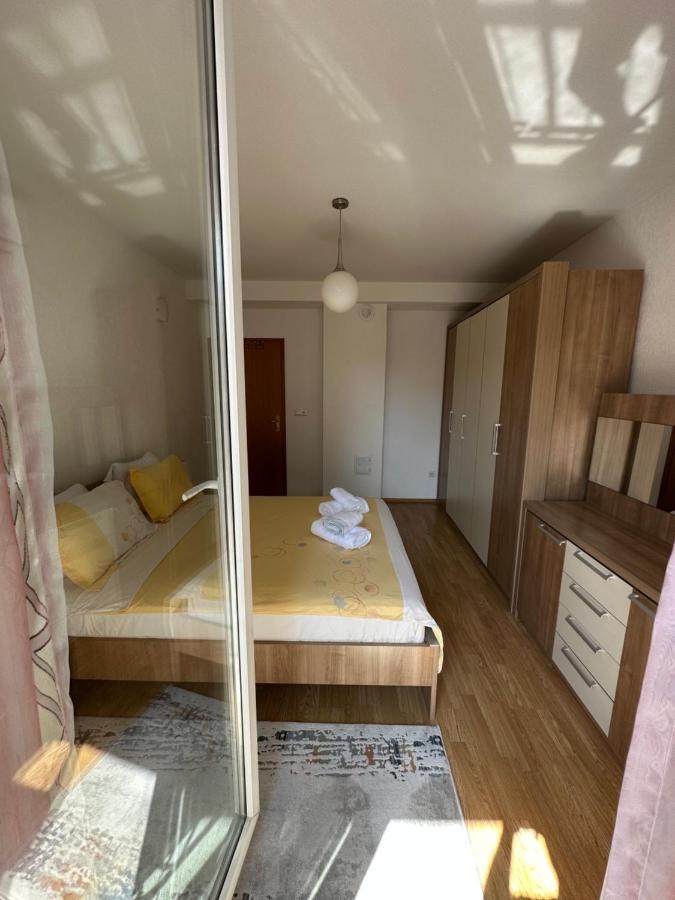 Spacious 3-Bedroom Condo Next To City Center Pristina Eksteriør billede