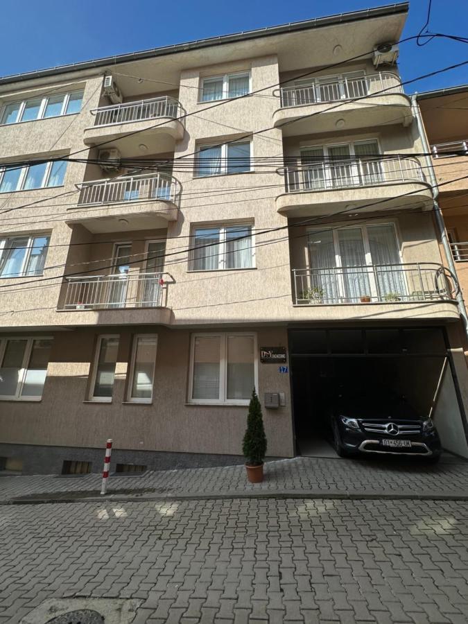 Spacious 3-Bedroom Condo Next To City Center Pristina Eksteriør billede