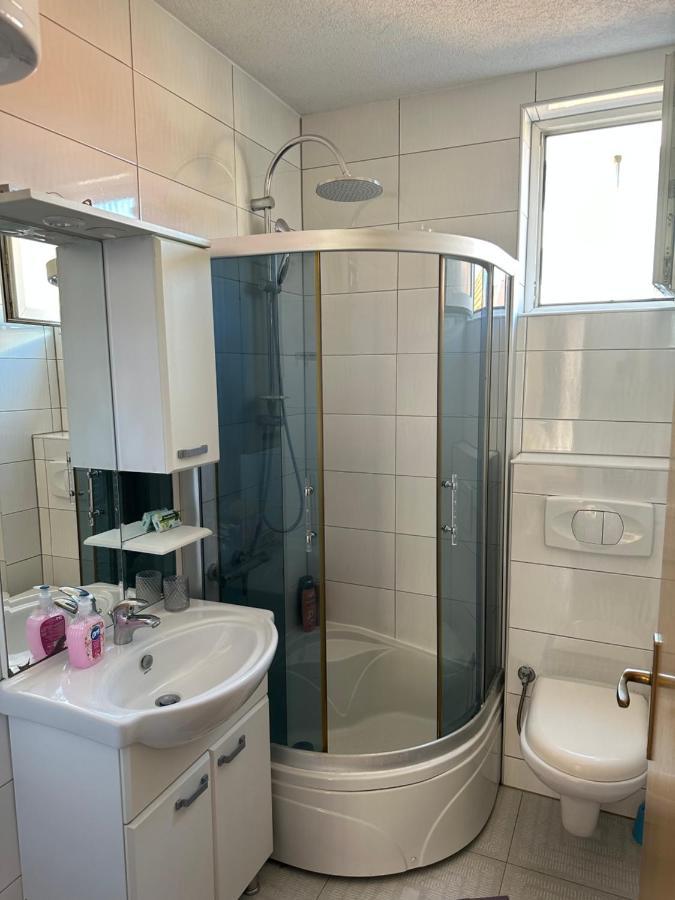 Spacious 3-Bedroom Condo Next To City Center Pristina Eksteriør billede