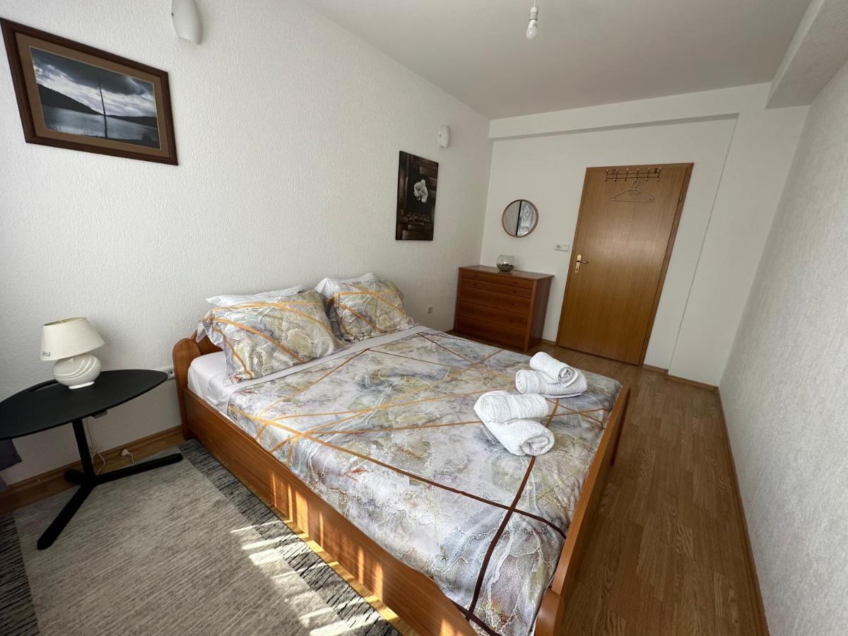 Spacious 3-Bedroom Condo Next To City Center Pristina Eksteriør billede